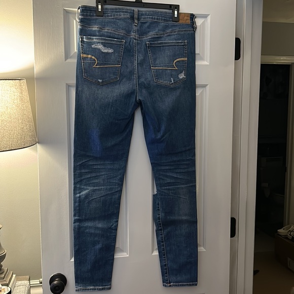 Women’s American Eagle Jeans - Picture 2 of 3